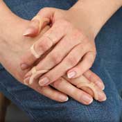 Oval-8 finger splints help with swan neck deformity, mallet finger, lateral deviation and ligament injuries