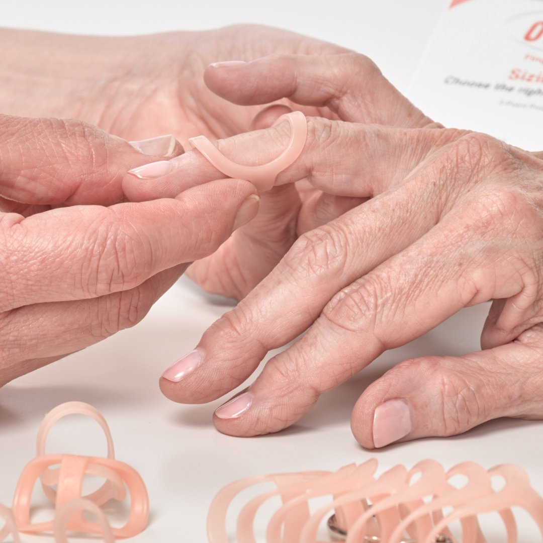Oval-8 finger splints in classic beige